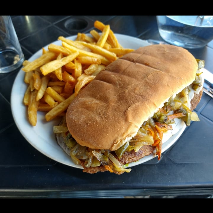 photo of El Gran Chopp Lomito Vegano shared by @catoyuvone12742148 on  26 May 2022 - review