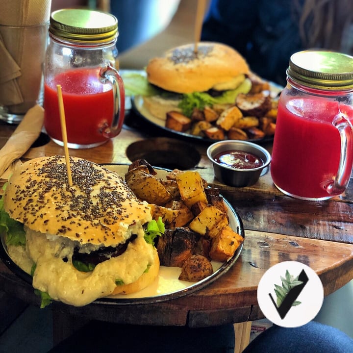 review photo of Estilo Veggie Lomito completo shared by @lapibaplanta on 01 Aug 2019 - review