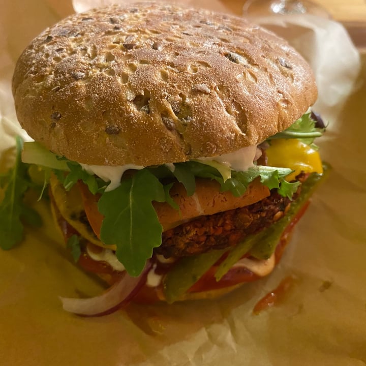 photo of Super Vegan Ekko burger menu shared by @beaandveganfood on  02 Sep 2022 - review
