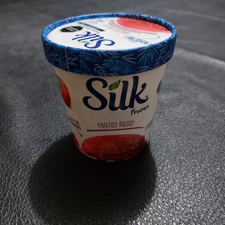 photo of Silk Helado silk frozen chocolate avellana shared by @mariana2703 on  09 Nov 2021 - review