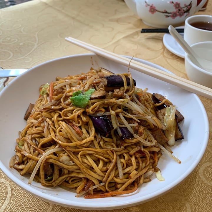 photo of Mighty Vegetarian 魚香茄子伊麵, 欖角蜜糖烤叉燒 shared by @deledda on  15 Nov 2020 - review
