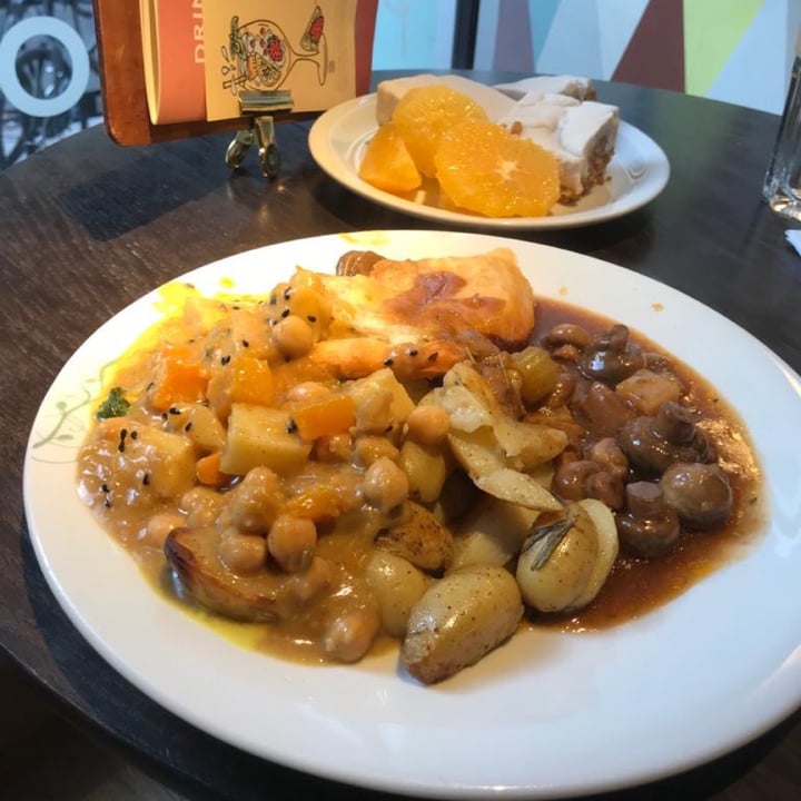 review photo of tibits Hot and cold vegan buffet shared by @evalourence on 06 May 2020 - review