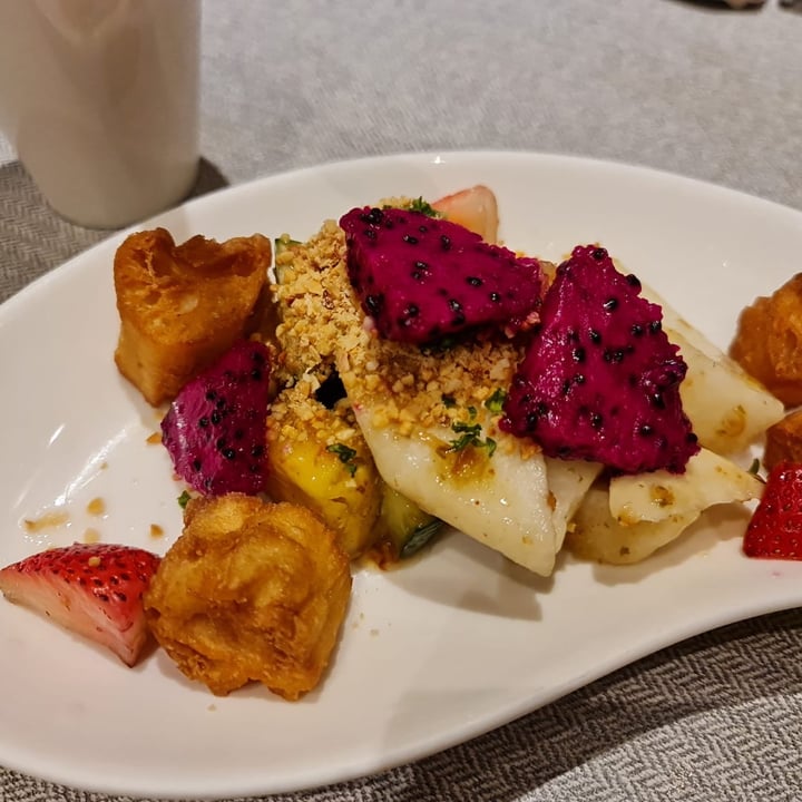 photo of Elemen @ HarbourFront Rojak salad shared by @jlveg on  28 Nov 2020 - review