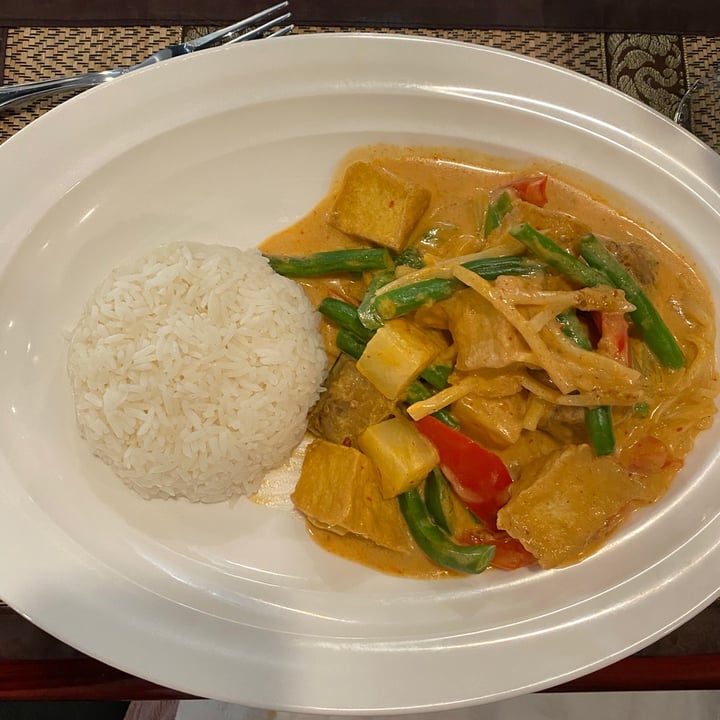 photo of Tup Tim Thai Restaurant and Sushi Bar Red Curry shared by @kaelinm on  25 Apr 2020 - review