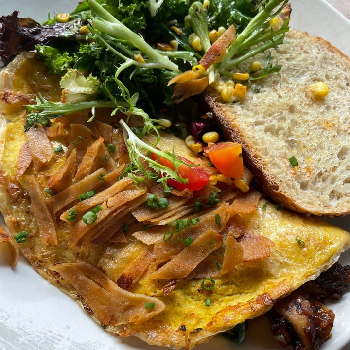 photo of I Am Vegan Babe Cafe B12 Omelette shared by @thevegancrossfitgirl on  27 Sep 2021 - review
