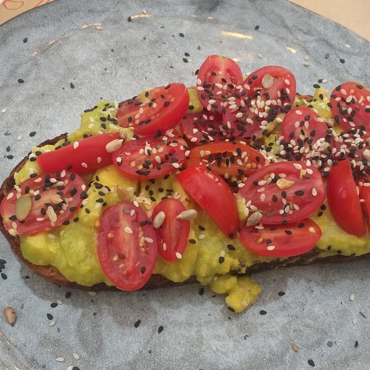 photo of Uluru Café - Afonso Pena Avocado Toast Vegan shared by @bcmartins82 on  01 May 2022 - review