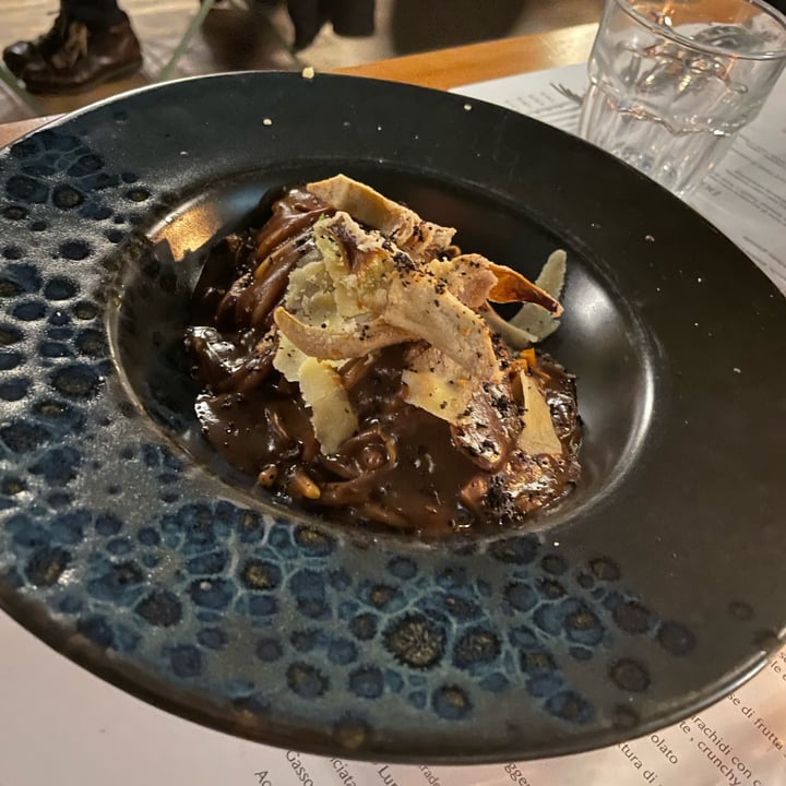 photo of Romeow Cat Bistrot Spaghettone di Gragnano con aglio nero e carciofi croccanti shared by @rorox85 on  20 Mar 2022 - review
