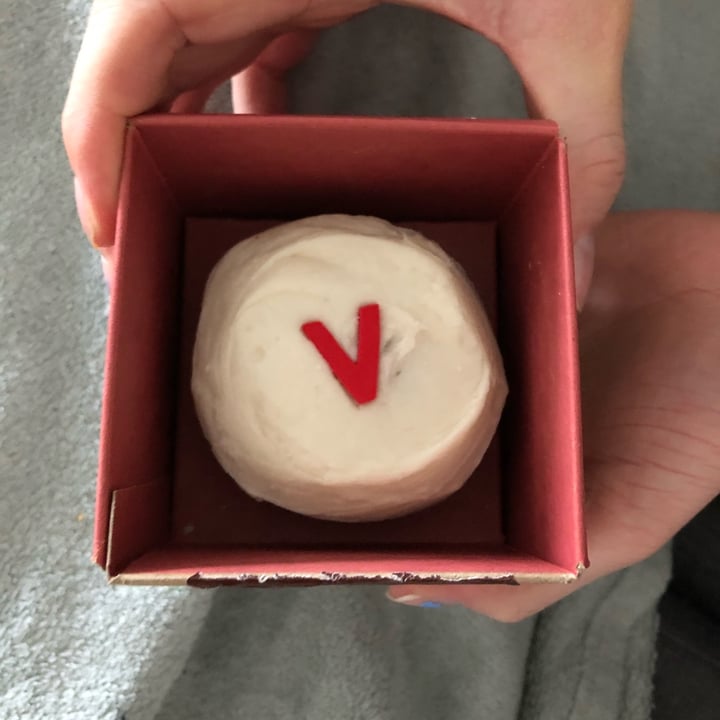 review photo of Sprinkles Cupcakes Vegan Red Velvet Cupcake shared by @colphax on 21 Feb 2022 - review