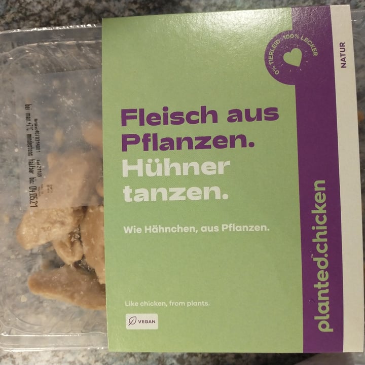 photo of planted.chicken Hähnchen aus Pflanzen shared by @veganhedgewytch on  04 May 2021 - review