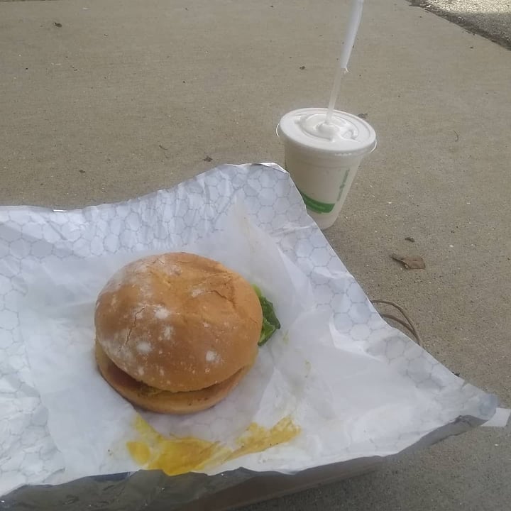 photo of Liberation Kitchen Bacon Ranch Cheeseburger shared by @artivistingeneral on  30 May 2020 - review