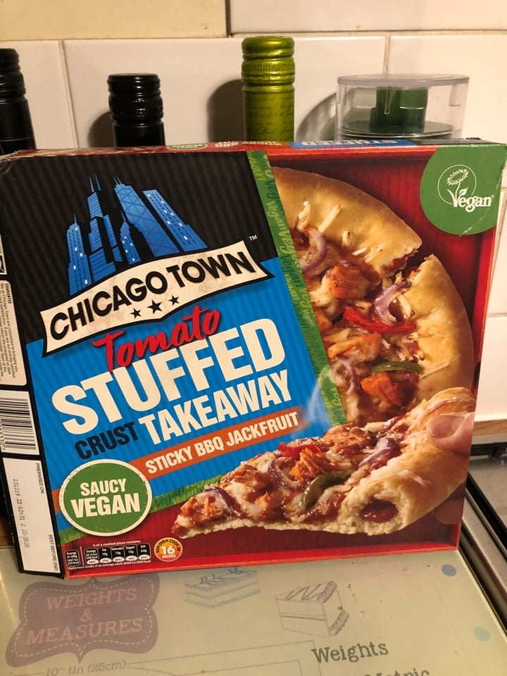 photo of Chicago Town Tomato Stuffed Crust Takeaway Sticky Bbq Jackfruit Pizza shared by @veganlivvy on  16 Jan 2020 - review