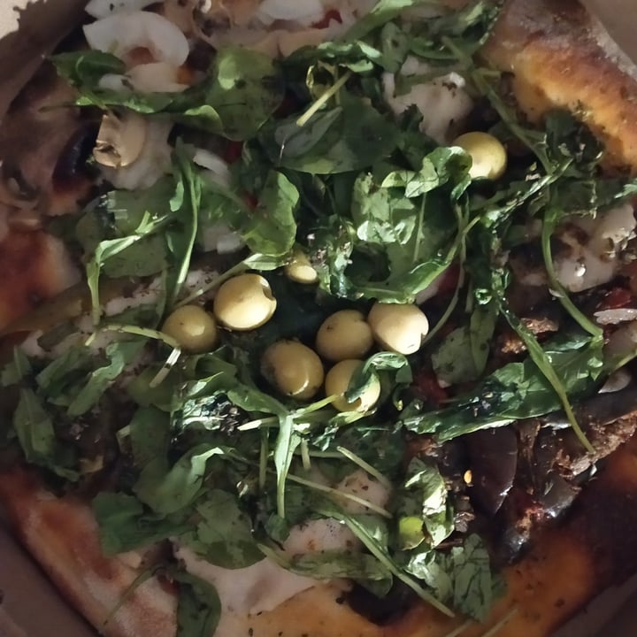 photo of Lontano Pizza Pizza Capresse Vegana shared by @mmaiten on  06 Dec 2021 - review