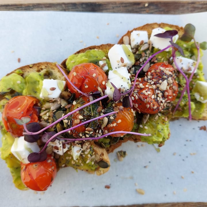 photo of Esquina Teguise Tostada de aguacate GF shared by @monja on  17 Apr 2022 - review