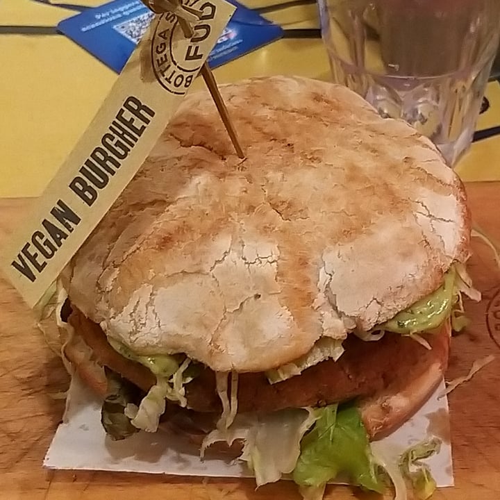 photo of Fud Bottega sicula vegan Burger shared by @skiriz on  05 Jun 2022 - review