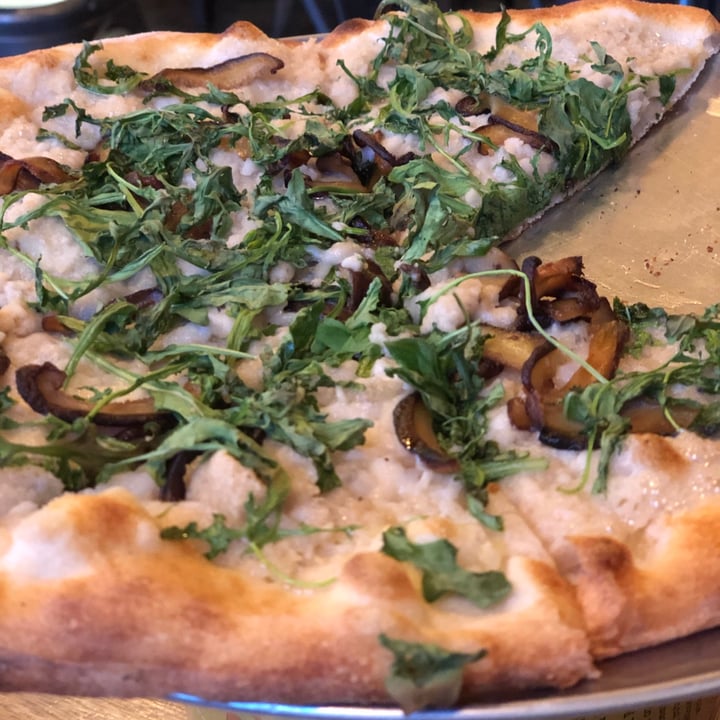 photo of Piante Pizzeria White Pizza shared by @allytroia on  16 Sep 2020 - review
