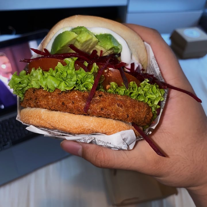 photo of VeganBurg Singapore Avocado Beetroot Burger shared by @astxnto on  24 May 2021 - review