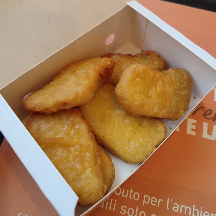 photo of Burger King Vegan Nuggets shared by @charliee03 on  20 May 2022 - review