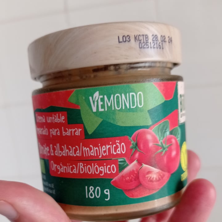 photo of Vemondo Crema untable de tomate y albahaca shared by @moosuky-san on  06 Nov 2022 - review