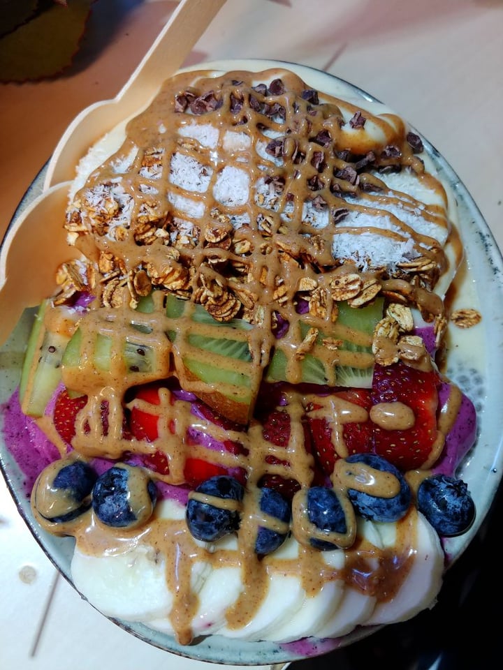 review photo of ÍAÇA Superfood Bar Pitaya Bowl shared by @pineapplecakegrl on 20 Sep 2019 - review