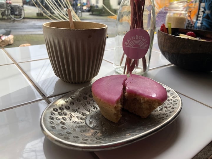 photo of Rainbowls Amsterdam Vegan Pink Cookie shared by @amayosa on  20 Feb 2020 - review