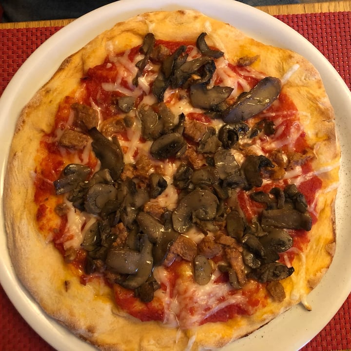 photo of Sopra la panca pizza boscaiola trentina shared by @francescasaltori on  15 Sep 2022 - review