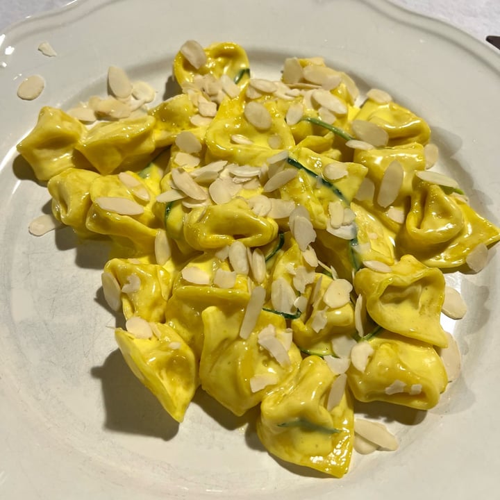 review photo of Trattoria dell'Angelo Cappelletti con zafferano, zucchine e mandorle shared by @cosamangiaeri on 02 Nov 2022 - review