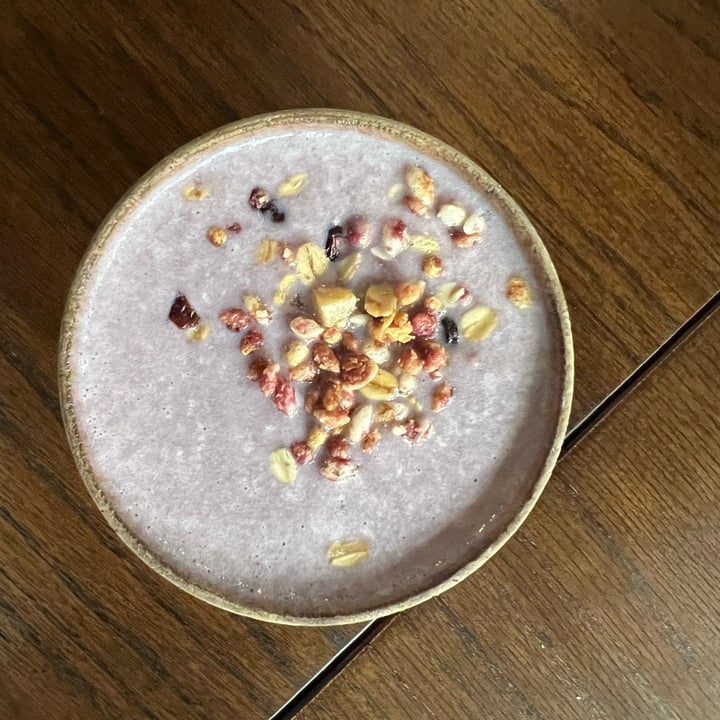 photo of nomVnom Bistro Purple Smoothie shared by @jlveg on  16 Oct 2022 - review