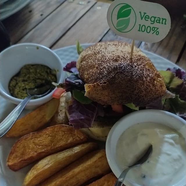 「Hamburguesa Imperio」の料理の写真