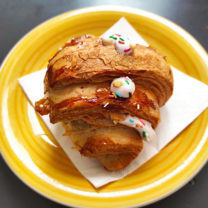 review photo of L'Orto Bistrò Croissant con crema chantilly veg ai frutti di bosco shared by @lulilupis on 22 Jun 2022 - review