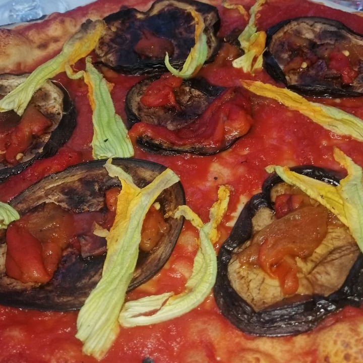 photo of Pizzeria Cocco Pizza Rossa Con Verdure shared by @luiisaperfect on  09 Jul 2022 - review