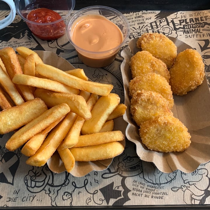 photo of Swing Kitchen Nuggets and Fries shared by @santiagoromo on  02 Jun 2021 - review
