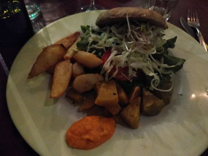 photo of Sattva Sandwich de hamburguesa veggie shared by @ursula on  25 Aug 2019 - review