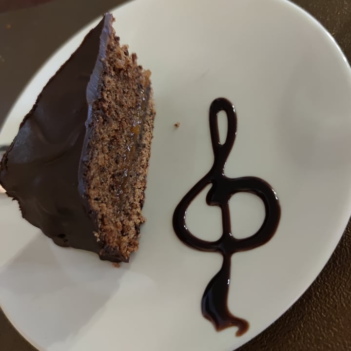 photo of Shangri La Tarta de chocolate con mermelada de melocotón shared by @quitos on  19 May 2022 - review