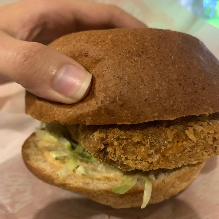 photo of Vegan Street الشارع النباتي Crispy Chick’n Burger shared by @zaytona on  25 Jan 2022 - review