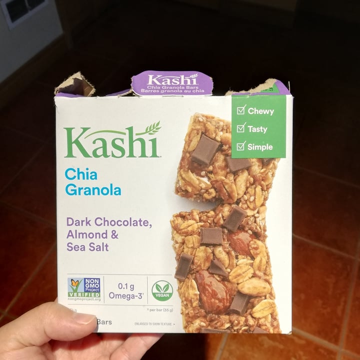 photo of Kashi Chia Granola - Dark Chocolate, Almond & Sea Salt shared by @svraphael88 on  25 Nov 2020 - review