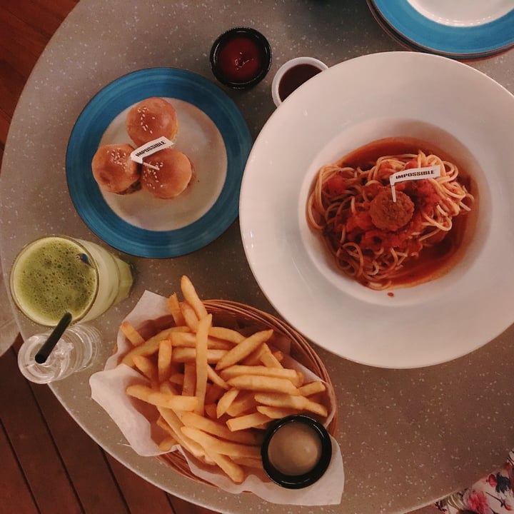 photo of CLOSED - Privé Jewel Changi Airport Impossible™ Mini Burgers shared by @reikooo on  14 Jul 2020 - review