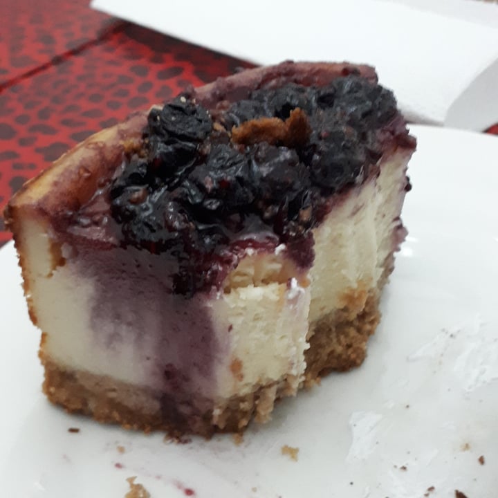 photo of siembra pasteleria vegetal Cheesecake De Frutos Del Bosque shared by @aracelitamargo on  16 Jul 2022 - review