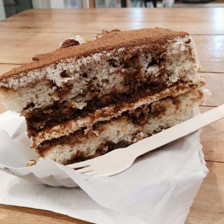 photo of Futuro Veggie - Coffee & Deli tiramisú shared by @belvegan on  04 Oct 2021 - review