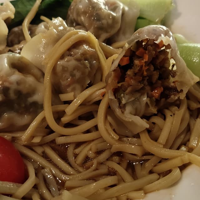 Foto do prato “Dumpling noodles”