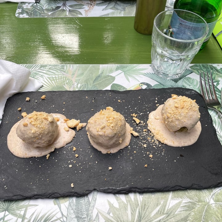 review photo of Piperita Polpette vegan ai friarelli su crema di taralli shared by @theveganent on 11 Nov 2021 - review