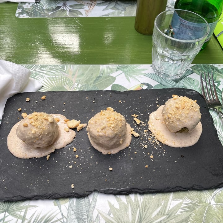 photo of Piperita Polpette vegan ai friarelli su crema di taralli shared by @theveganent on  11 Nov 2021 - review