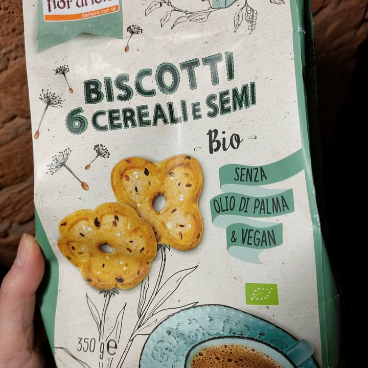 photo of Fior di Loto Biscotti 6 cereali e semi bio shared by @angelik on  11 Dec 2021 - review