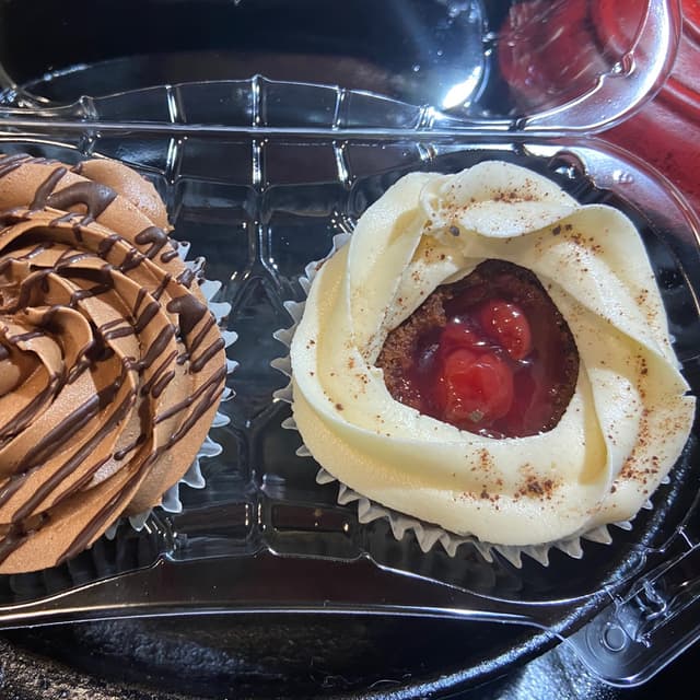 菜肴“Black Forest Cupcake”的照片