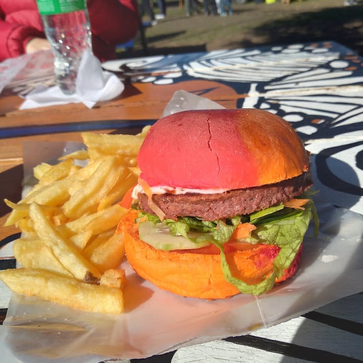 review photo of Vegan's Truck Hamburguesa XL shared by @vickymarongiu on 04 Sep 2021 - review