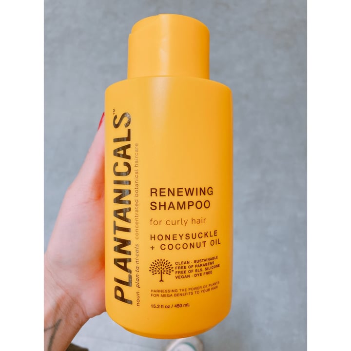 photo of Plantanicals Renewing Shampoo for Curly Hair shared by @alinemelanie on  22 Dec 2021 - review
