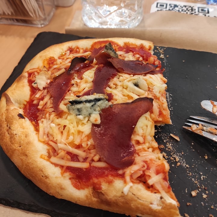 photo of Efrem - Gourmet Boutique and Finest Bar Pizza speck e gorgo shared by @nic21 on  19 Mar 2022 - review