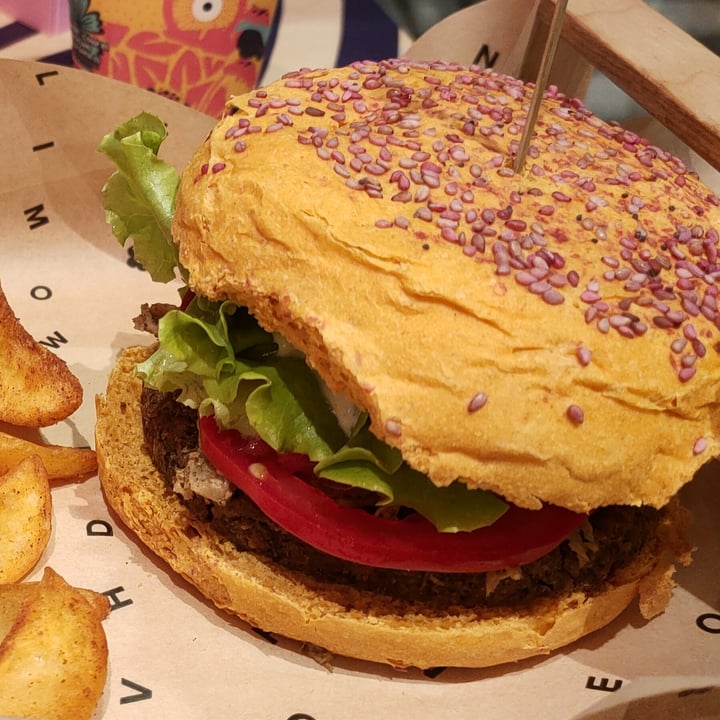 photo of Flower Burger Hercules Burger shared by @loveela80 on  24 Sep 2022 - review