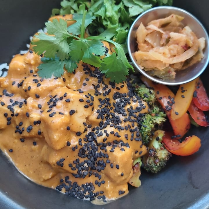 photo of Café Vegetal Bowl spicy peanut tofu shared by @virigf on  03 Feb 2021 - review