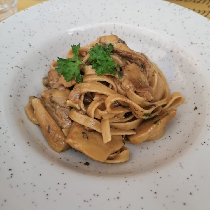 photo of Buddy Italian Restaurant Cafè Fettuccine ai funghi porcini shared by @sofko on  07 Apr 2021 - review