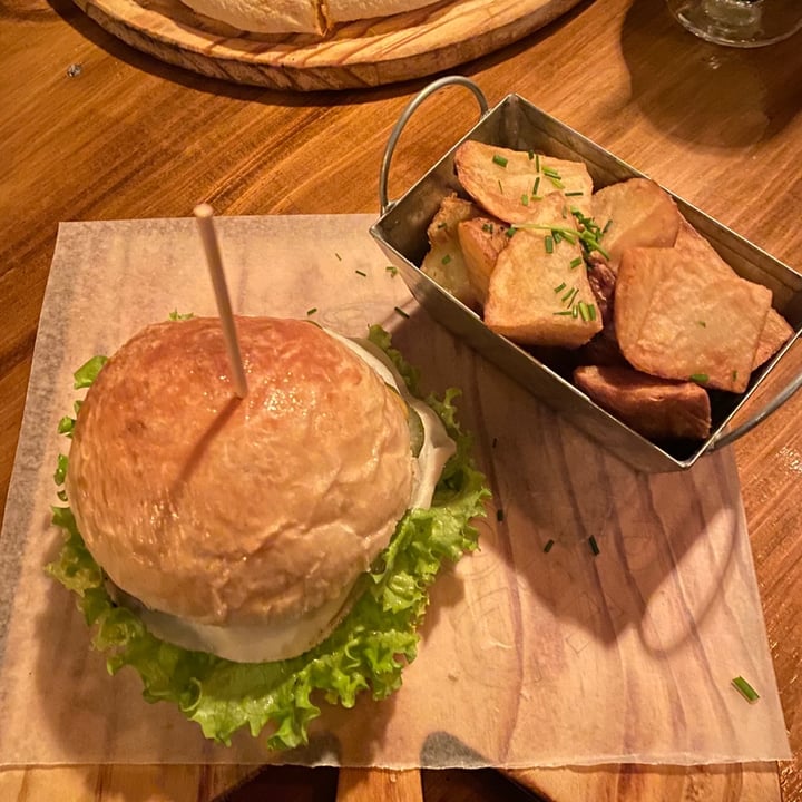 photo of Red Frog Beer House Buba pickle con papas shared by @bleverone on  04 Jul 2021 - review